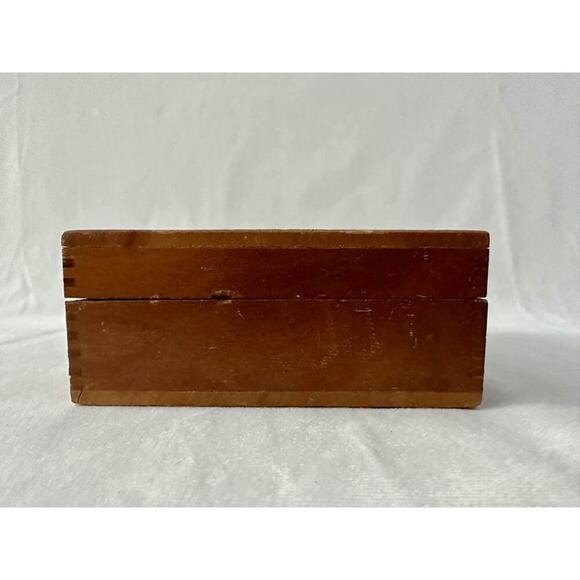 Art Nouveau  carved  tiger maple wood  trinket box - Picture 4 of 7